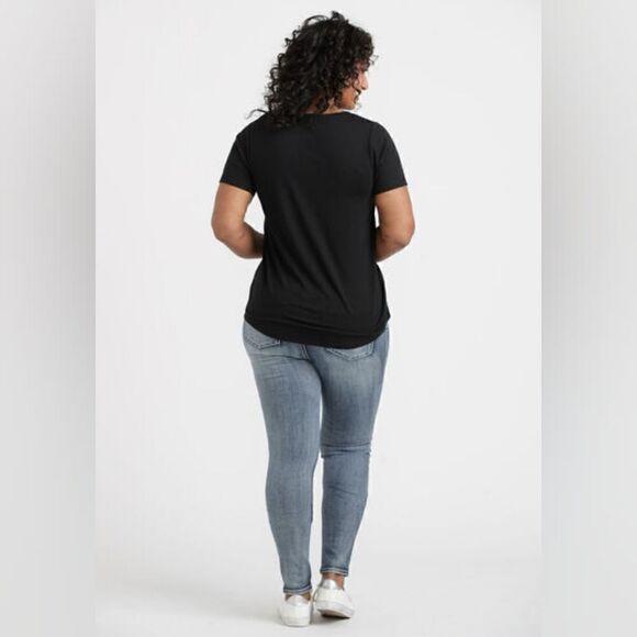 New Size 4X Women's Black Yeti To Party Scoop Neck Short Sleeve Holiday Tee - Picture 3 of 8